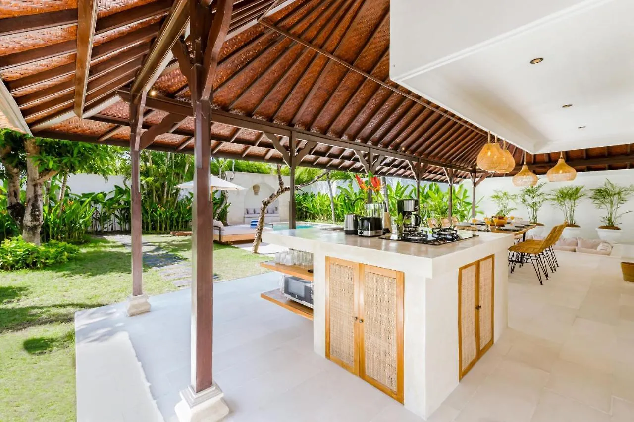 Villa Chandika - 4 Bdr Villa With Private Pool, Walk To The Beach Seminyak  Seminyak (Bali)
